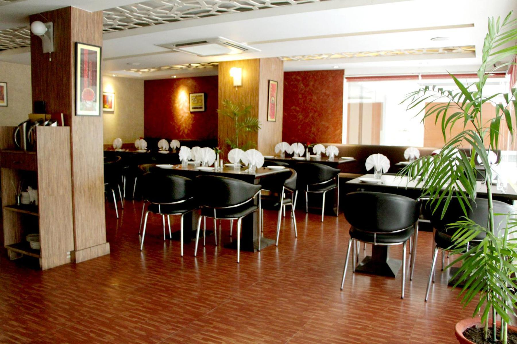 Hotel Crown Palace Allāhābād Junction 外观 照片